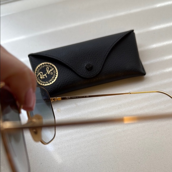 Ray-Ban Gold Sunglasses with Black Case - Picture 3 of 4